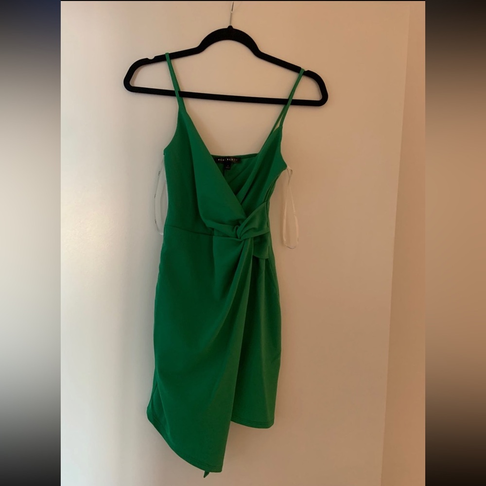 Lulu’s Twist Front Dress Small NWOT 💚 - Picture 6 of 6